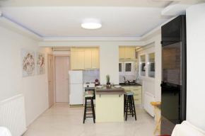 Christine’s Luxury & Cozy Suite (city center)